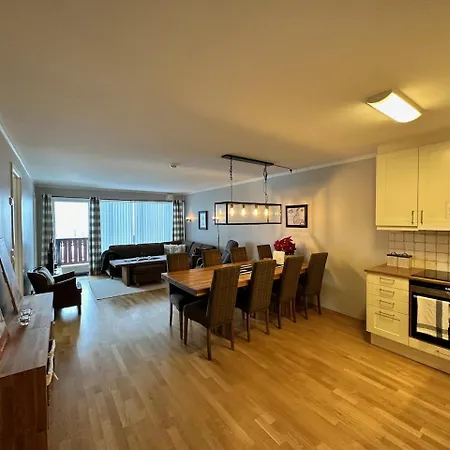 Perfect Family Retreat With Spacious Living Area Apartment *
